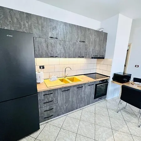 446 Luxury Center * Shkoder