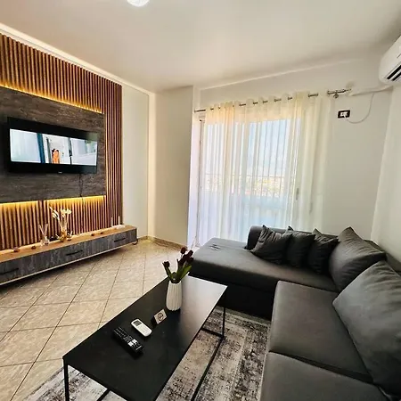 446 Luxury Center Apartment